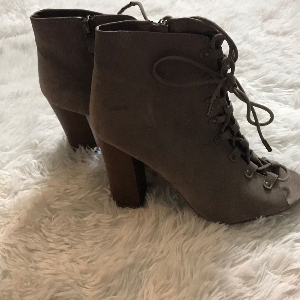 Heels - Picture 2 of 3
